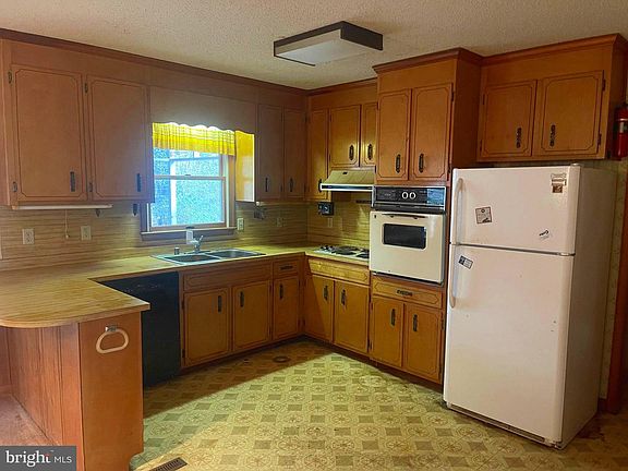 4th image of 37339 Main St