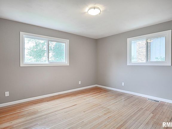 5th image of 1534 W Woodside Dr