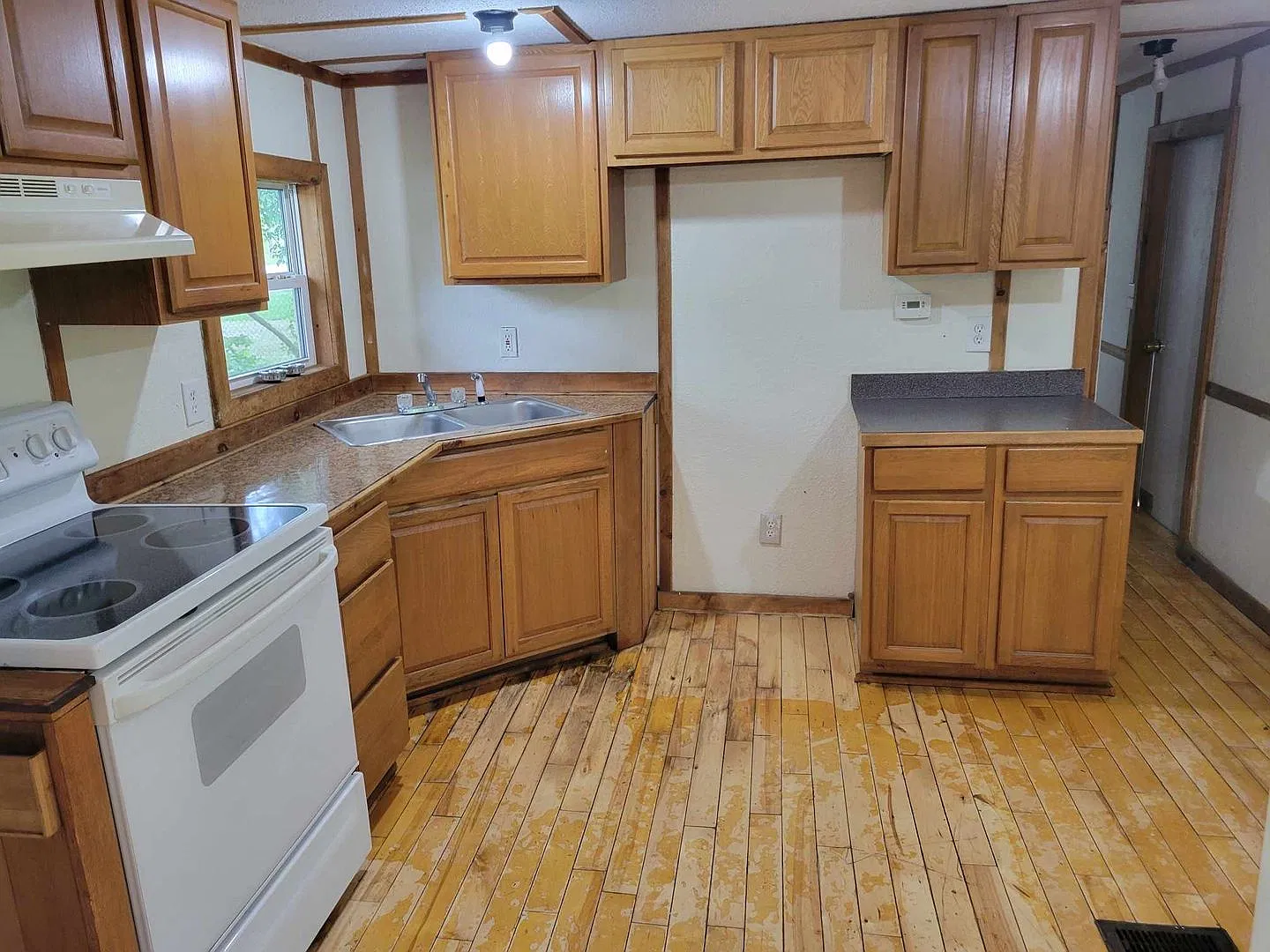 2 Bedroom 1 Bathroom House For Rent — Photo 3