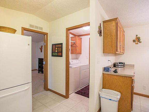 4th image of 15 Parkside Dr