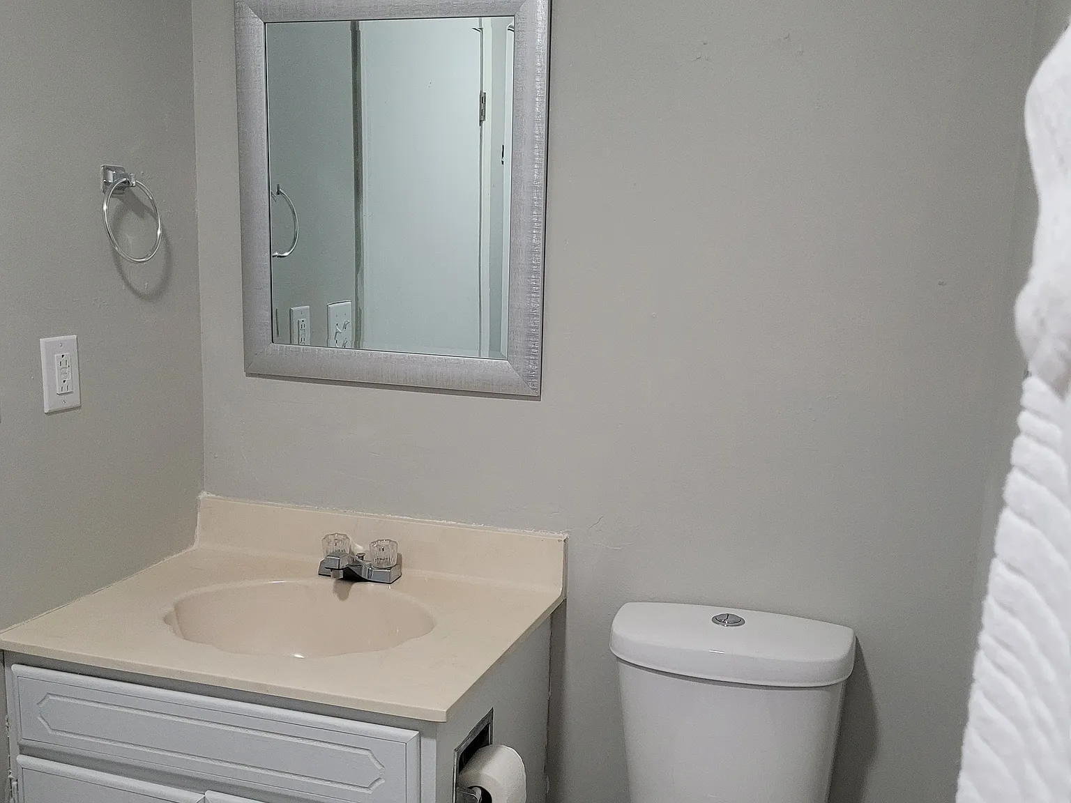 2 bed, 1000 sqft, $1,050 — Photo 4