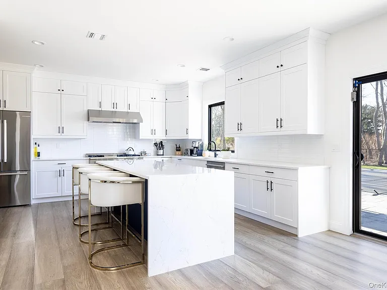 242 Maple Ln — Photo 4