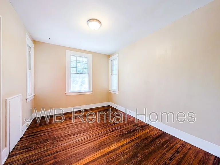 2305 College St — Photo 5