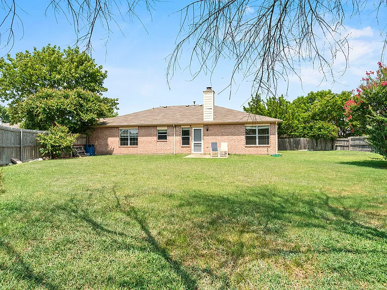 3300 Creekwood Dr — Photo 16