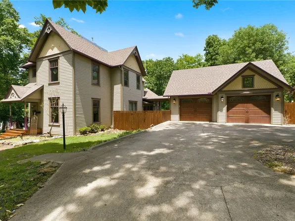 402 E Spring St, Fayetteville, AR 72701