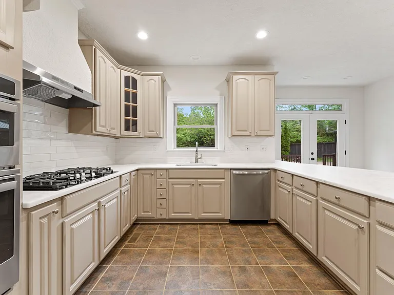 7307 Roseland Ave — Photo 11