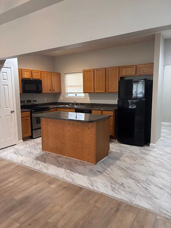 3 bed, 3.0 bath, 1609 sqft, $1,600 — Photo 4