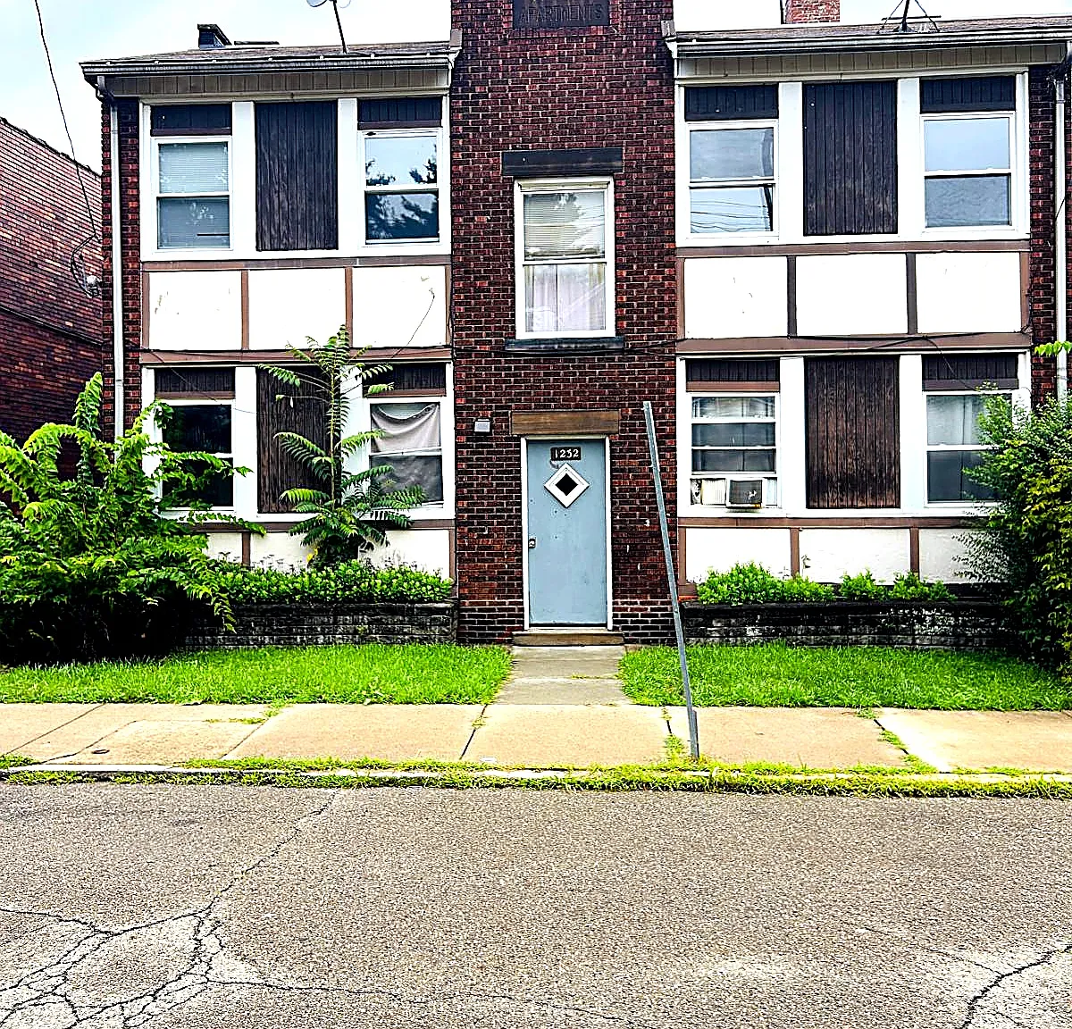 2 bed, 900 sqft, $1,095 — Photo 1