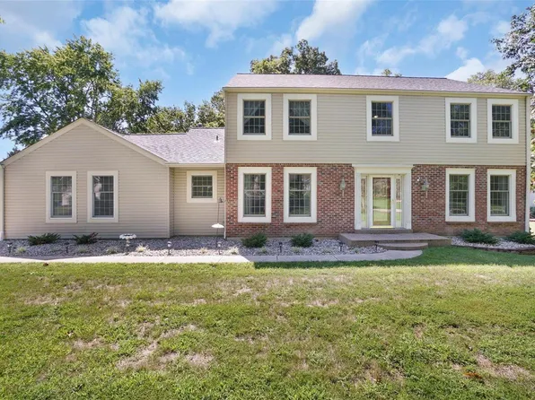 125 Cedar Mill Dr, Saint Charles, MO 63304