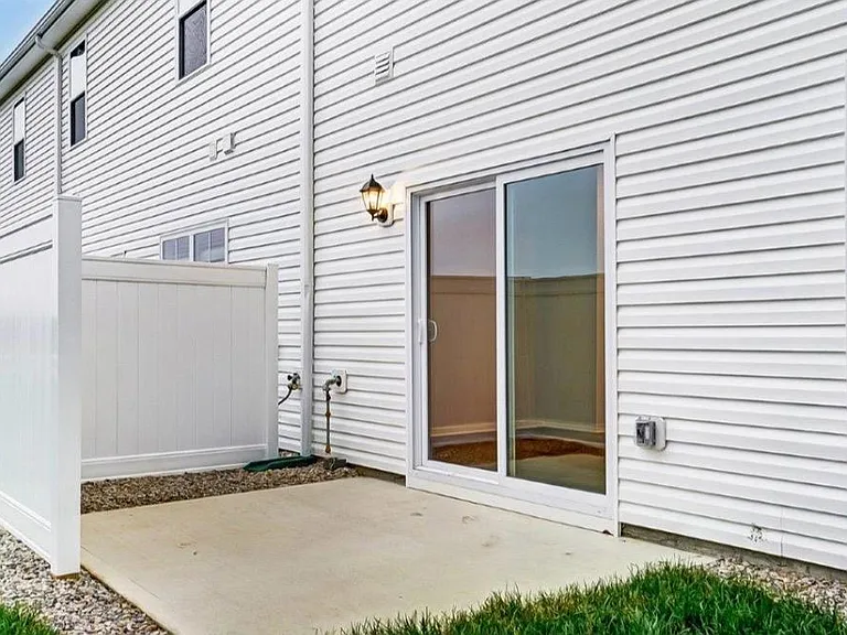 1493 Jarry Ave — Photo 15