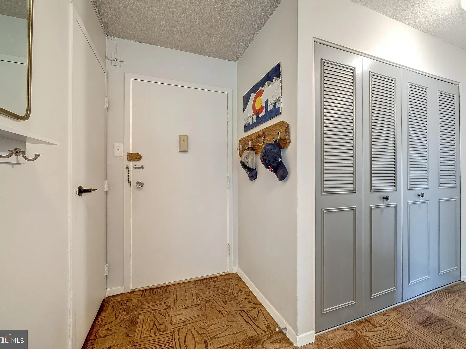 Circle Condo — Photo 2