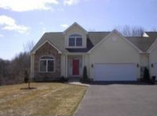 40 Green Briar Dr, Suffield, CT 06078