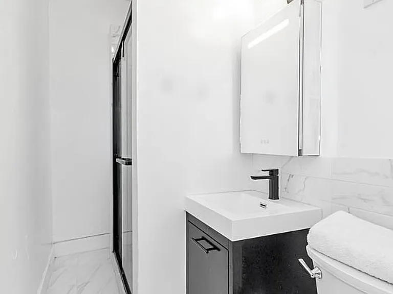 211 Lafayette Ave #13 — Photo 6