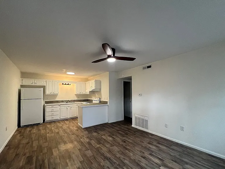 503 W Allen 5/b #5 — Photo 4