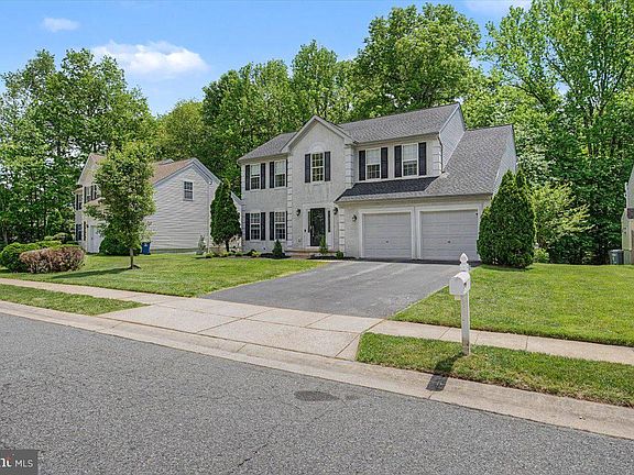 3rd image of 6 Stirling Dr