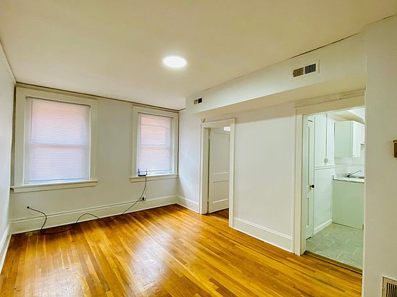 4th image of 3301 Grove Ave #11