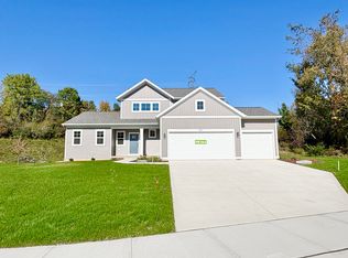 5871 Valley Point Dr SE, Caledonia, MI 49316
