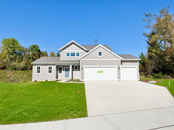 5871 Valley Point Dr SE, Caledonia, MI 49316