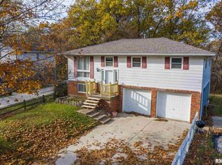 4517 NE Scenic Dr, Peoria, IL 61615