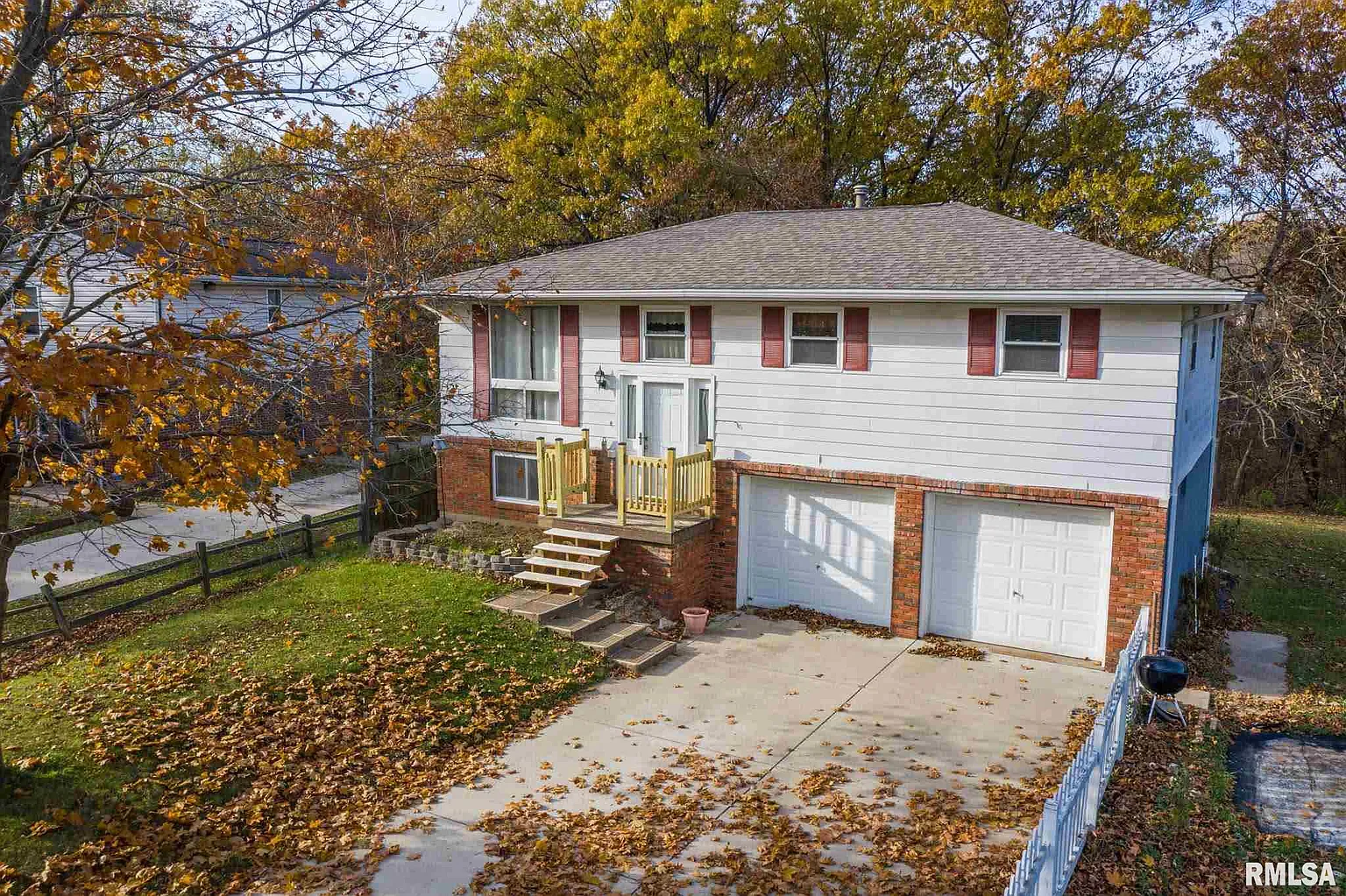 4517 NE Scenic Dr photo 1