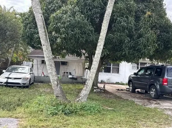 2200 NW 110th St, Miami, FL 33167