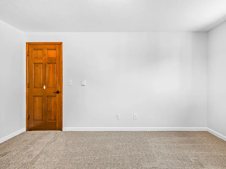 518 NE Dallas Dr — Photo 13