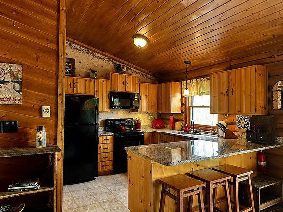 3rd image of 312 BOWSTRING Road