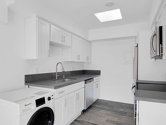 3rd image of 1610 S Beverly Glen Blvd APT 6