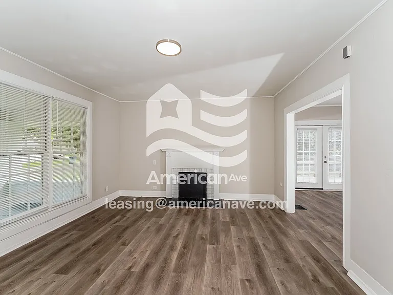 1568925_003_wm_-_living_room_13080478.jpg