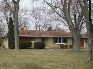 W154N10057 Moonlite Dr, Germantown, WI 53022