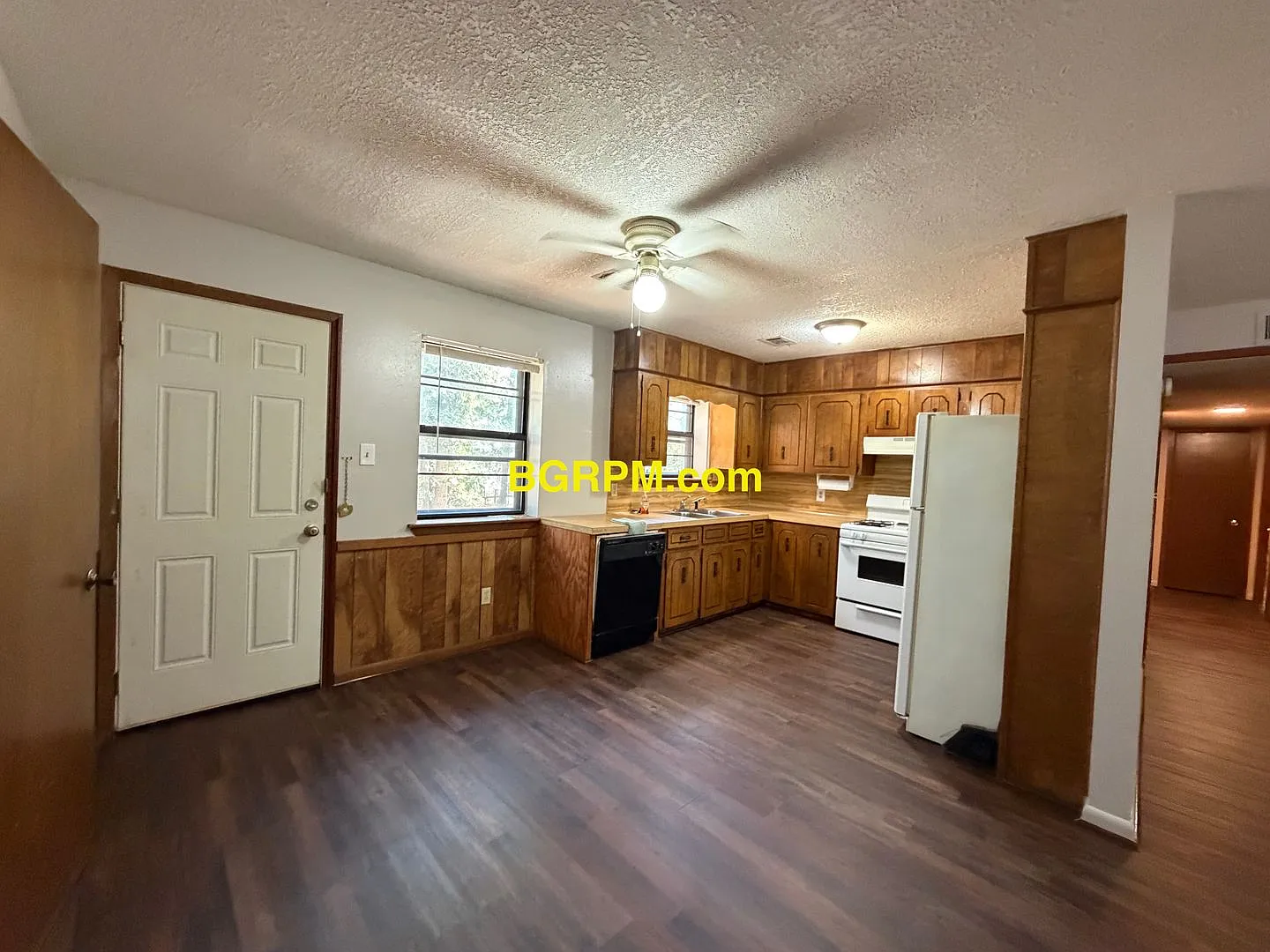3 BD, 1 1/2 BA, home in Sherwood — Photo 3