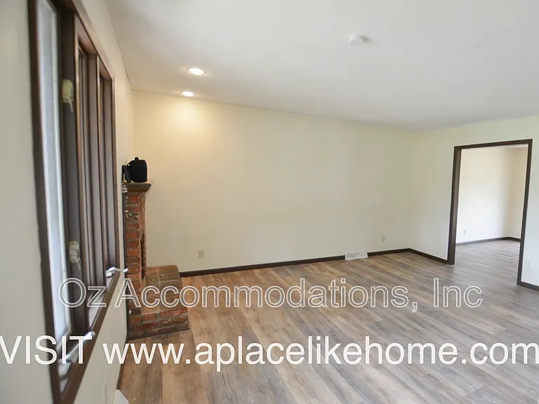 608 E 78th St — Photo 21