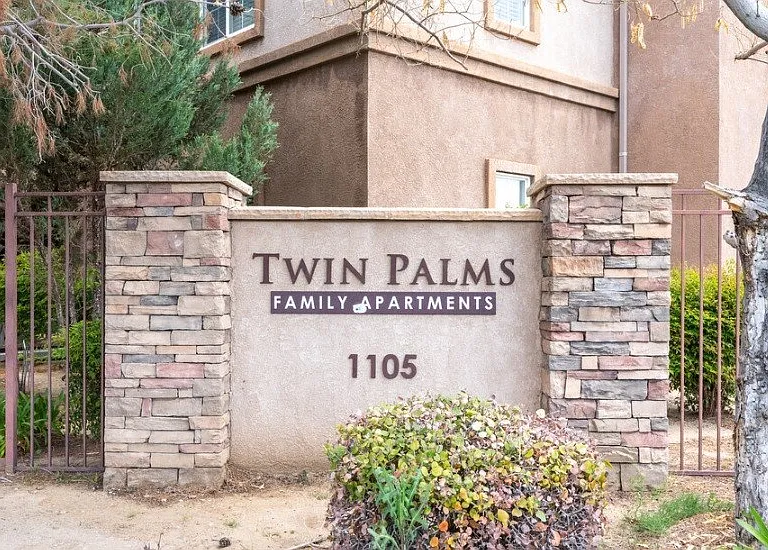 Twin Palm Apartments — Photo 15
