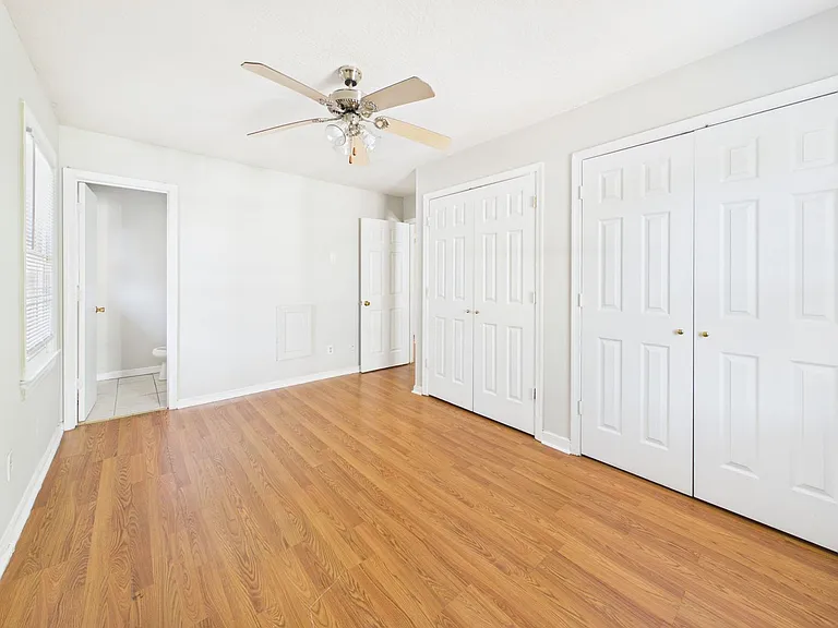 835 Winnetka Ave — Photo 16