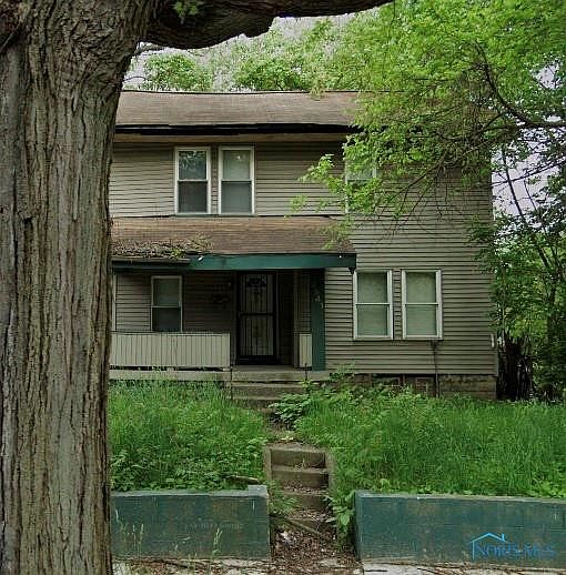 1st image of 2541 Lawrence Ave