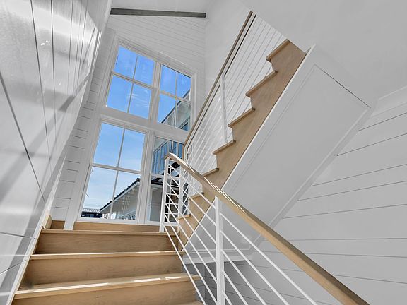 3rd image of 80 Bay Rd