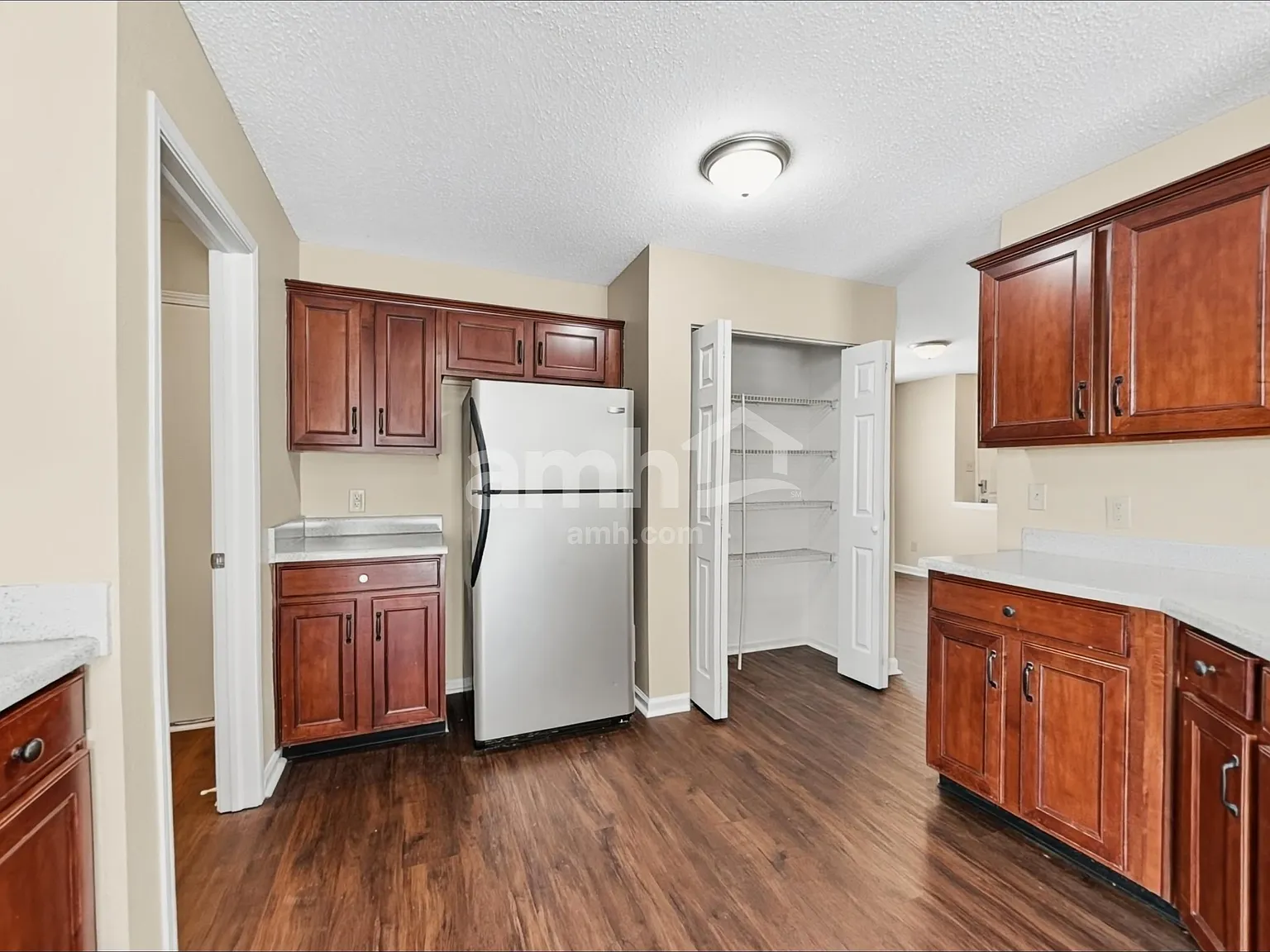 3 bed, 2.5 bath, 2328 sqft, $2,020 — Photo 4