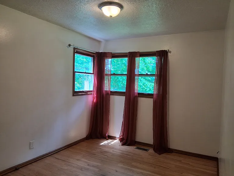 640 SE Williams Rd — Photo 23