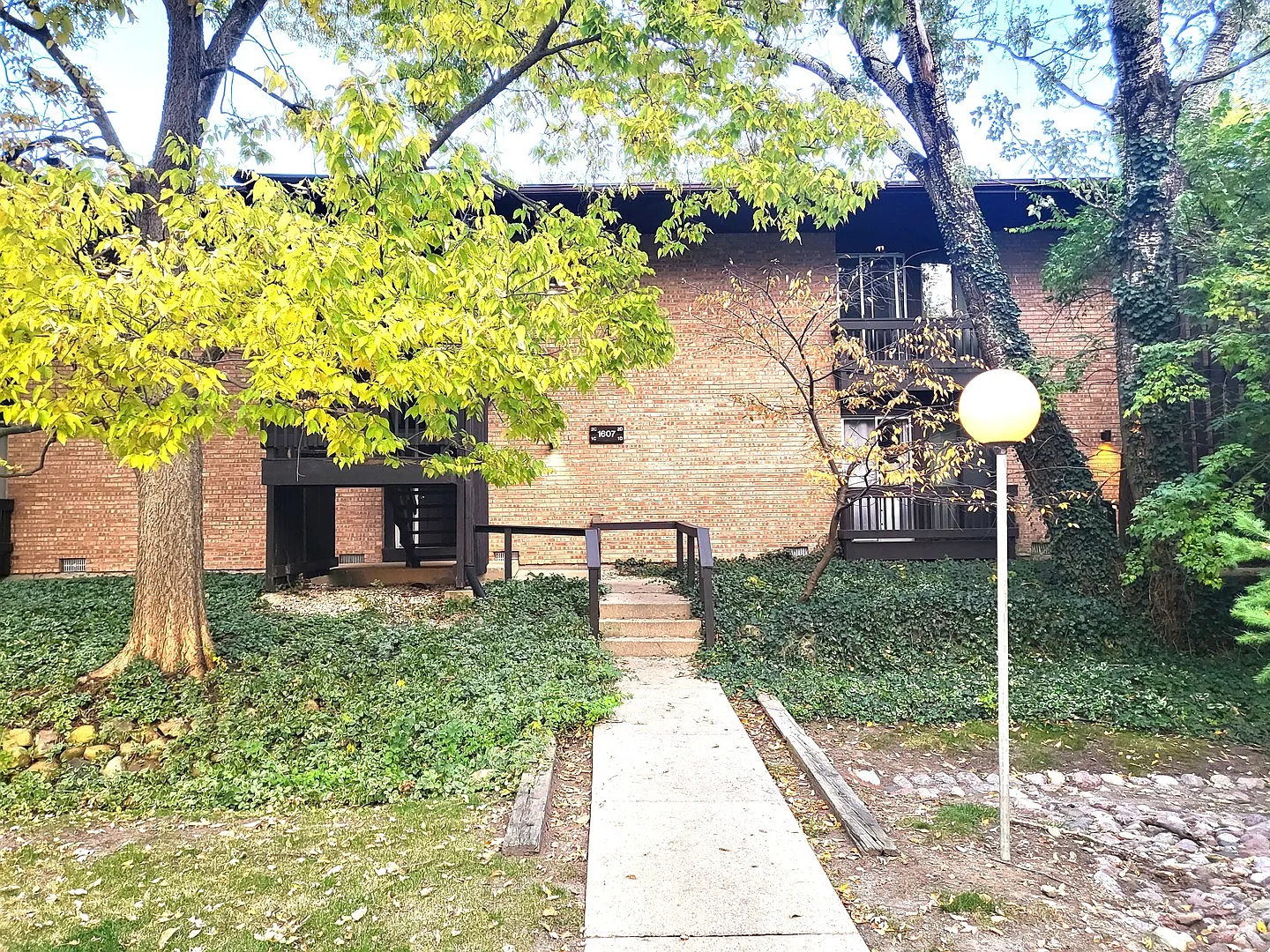 1607 Maple Ter Unit 2D photo 1