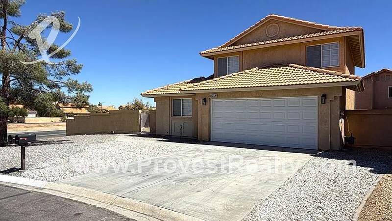 4 bed, 2.5 bath, 1646 sqft, $2,300 — Photo 2