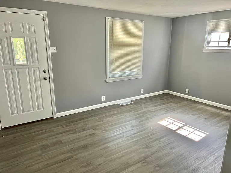 238 Sadonia Ave — Photo 5