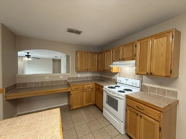 3113 Silhouette Dr — Photo 6