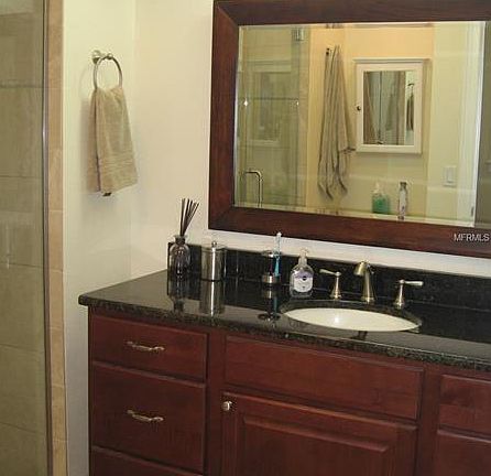 4th image of 677 Woodridge Dr