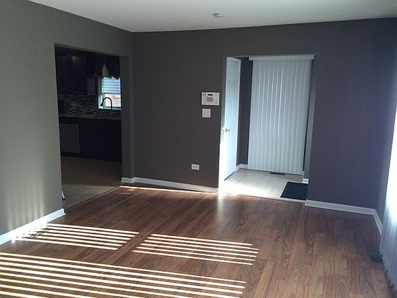 2nd image of 14103 S Dearborn St