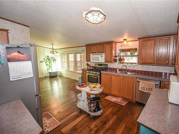 5th image of 908 S Van Buren Ave