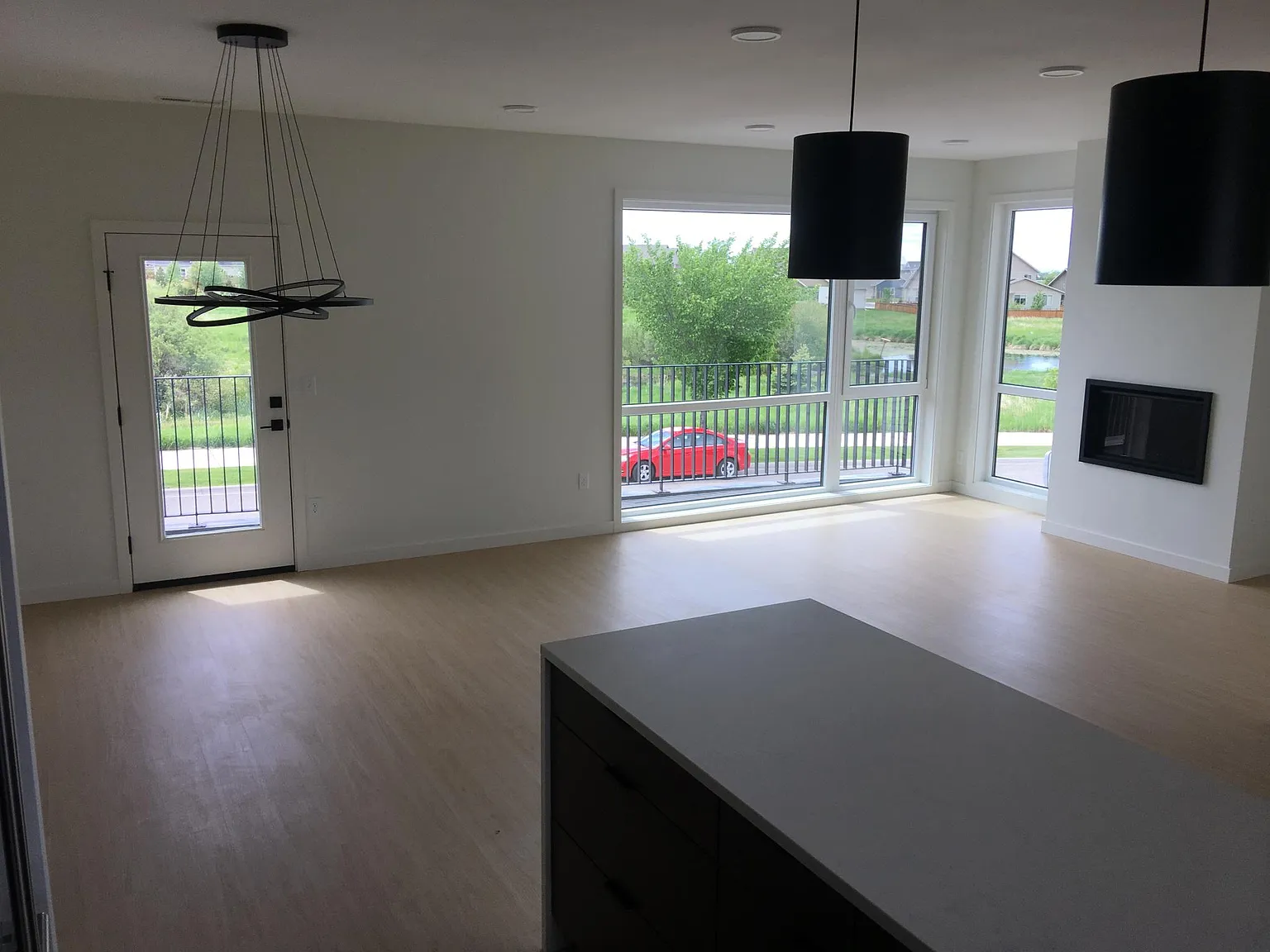 3 bed, 2.5 bath, 2040 sqft, $3,200 — Photo 2