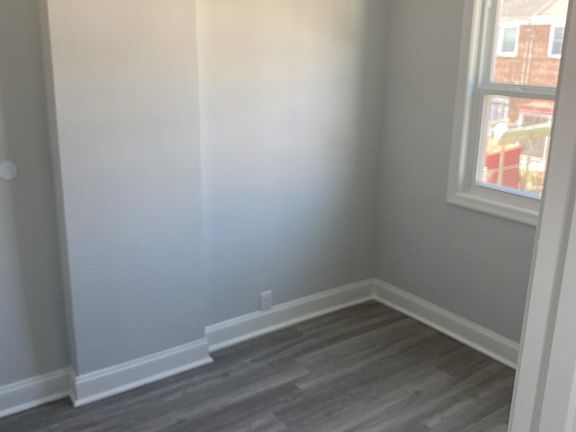 5th image of 400 Maple Ln