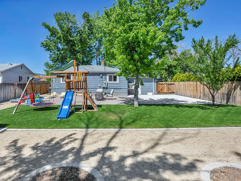 620 Belgrave Ave — Photo 45