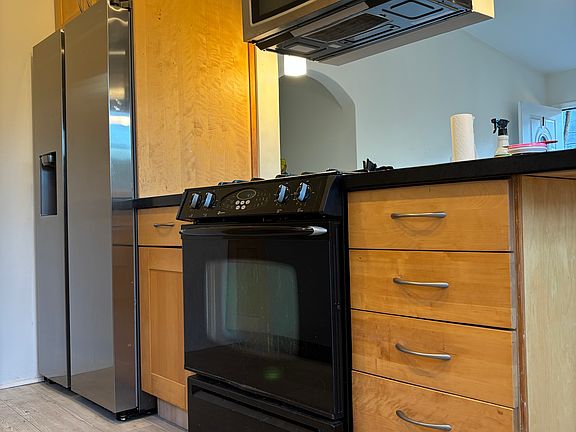 5th image of 538 Brooks Ave #1