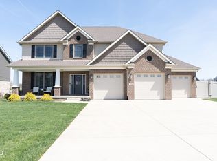 1000 N Wild Pine Dr, Yorktown, IN 47396